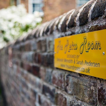 The Golden Lion Inn Бриднорт Екстер'єр фото